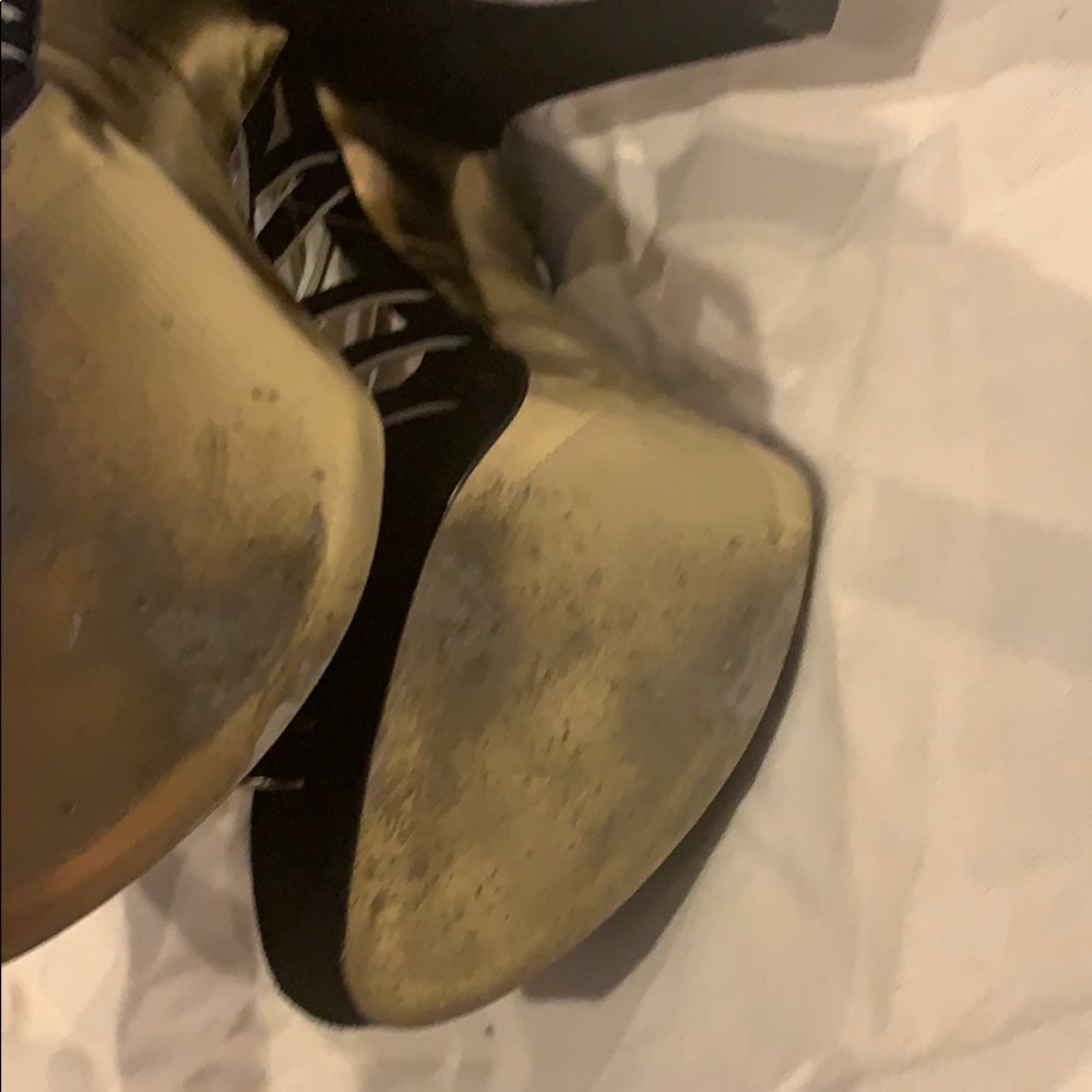 MICHAEL Michael Kors Gold and Black Stilletos - Picture 3 of 5